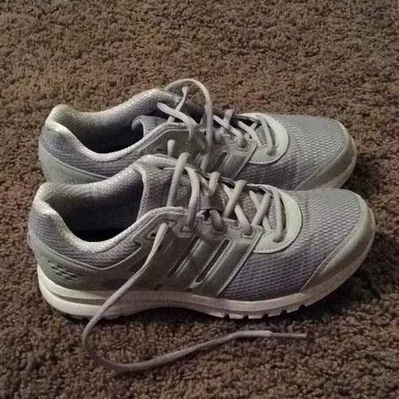Adidas running shoe size 7 - Picture 2 of 4